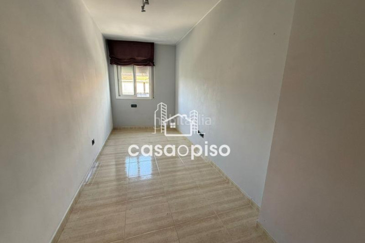 Piso amplio piso reformado en Can Roca. 3 dormitorios, 2 baños y terraza de 12 m. vistas espectaculares. ideal para tu familia. no lo d en Terrassa