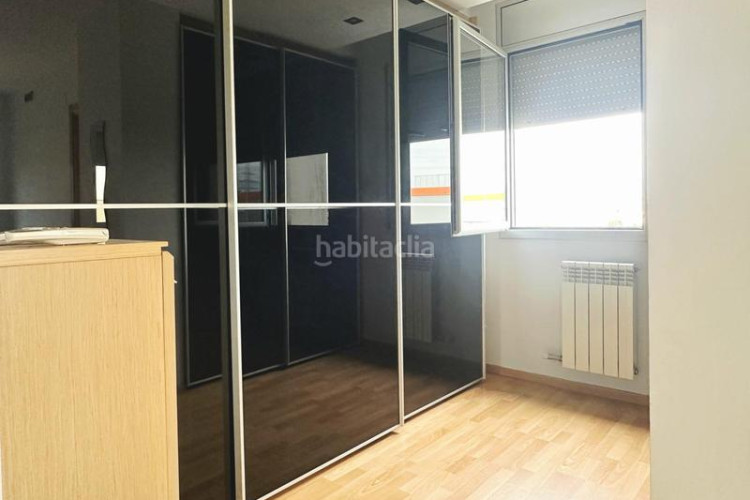 Ático atico seminuevo de 102 m2 con terraza de 53 m2 a pie de comedor con parquing y tratero incluidos en avenida madrid tocando estacio en Terrassa
