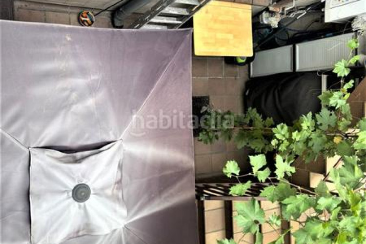Piso planta baja con varias terrazas en Zona Esportiva Terrassa