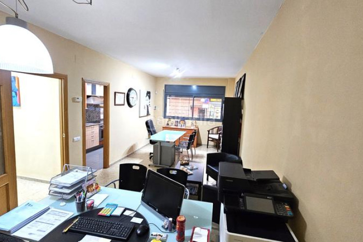 Planta baja en carrer de ricardo caro 31 exclusiva vivienda seminueva con parquing en Terrassa