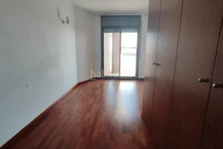 Piso  de 3 habitaciones, y 2 baños en Egara Terrassa