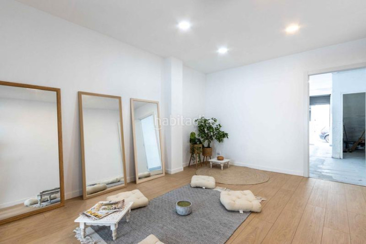 Dúplex vivienda tipo dúplex de 2habs. + garaje + patio. zona Segle XX en Terrassa