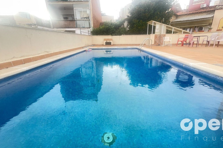 Mestre Serrat, Barri del Centre