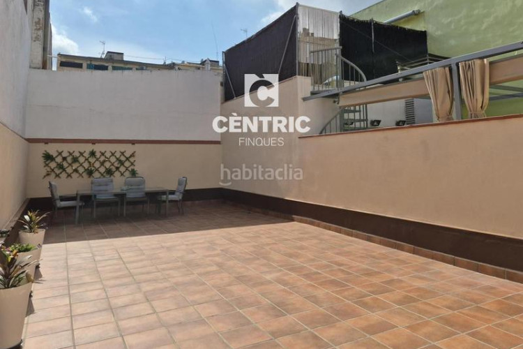 Piso planta baja seminueva de 3 hab con patio 60 m2 sur en francesc macia en Terrassa