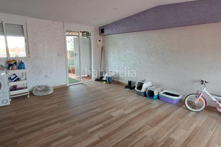 Ático atico totalmente reformado. 2 hab. dobles. 2 terrazas. amplio estudio. en Terrassa