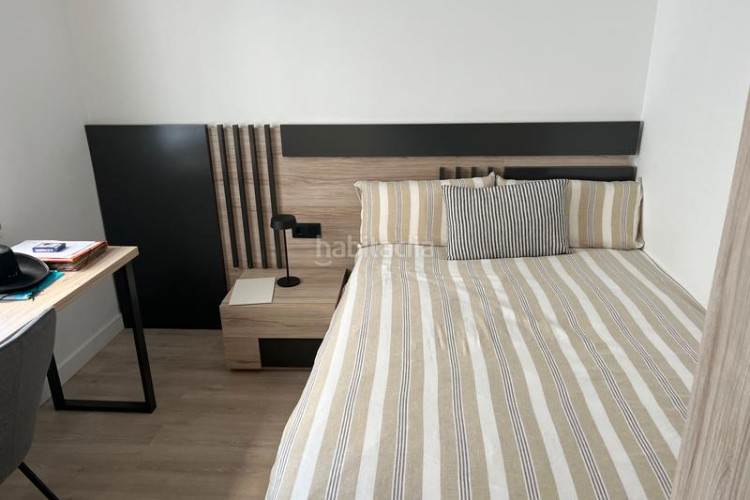 Piso en carrer de topete 52 precioso piso muy luminoso en inmejorable ubicación: consta de un salón-comedor, cocina, 3 habitaciones, baño, aseo, balcón y tra. en Terrassa