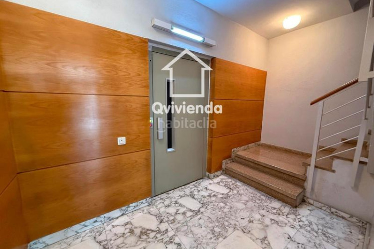 Ático  de 3 habitaciones con gran balcón en av glories catalanes, en Terrassa