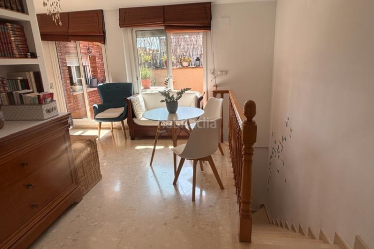 Dúplex impecable duplex en el corazón de pere parres a dos minutos del centro con parquing incluido en Terrassa