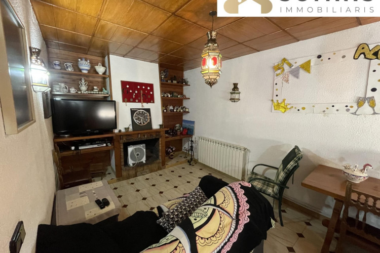 Les Arenes - La Gru00EDpia  Can Montllor