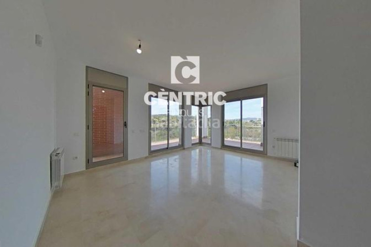 Dúplex piso luminoso con 3 habitaciones gran oportunidad de inversión! en Terrassa