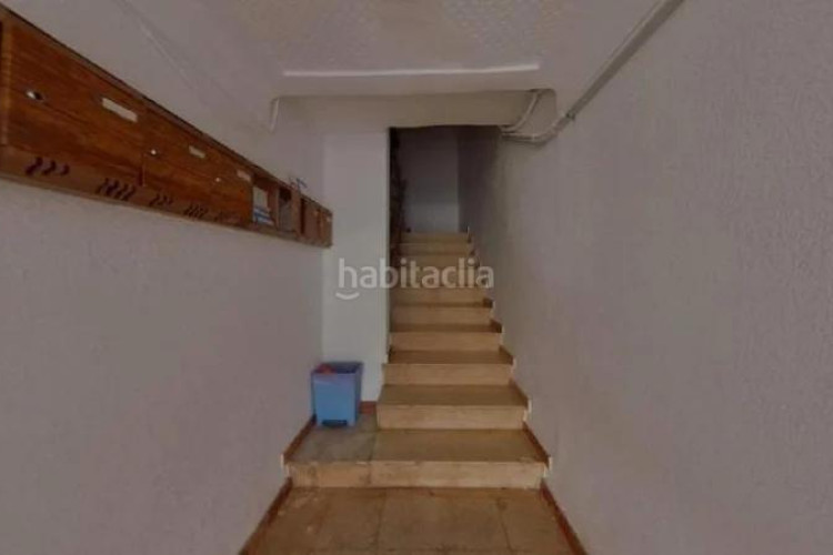 Piso errassa (barcelona). "okupado" (no se puede visitar ni hipotecar). en Terrassa