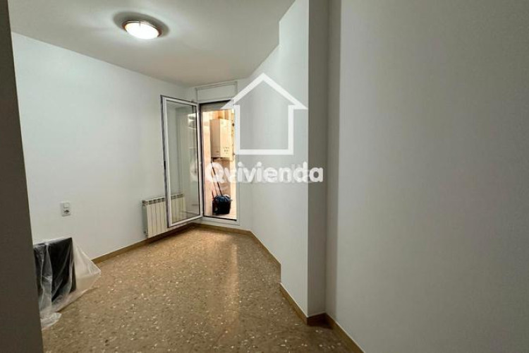 Piso  en planta baja de 3 habitaciones, todo exterior, La Cogullada en Terrassa