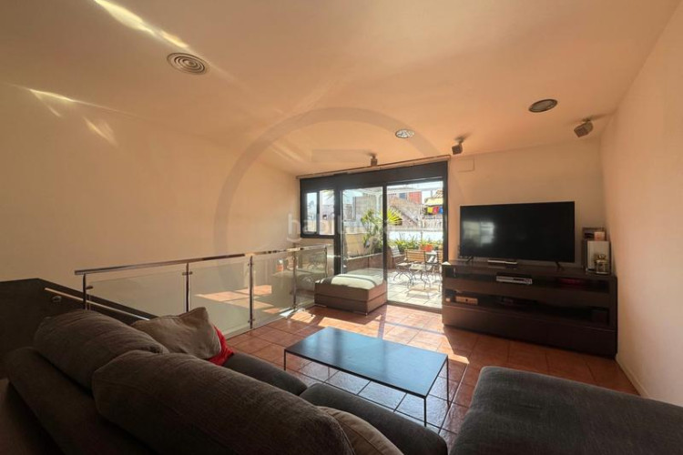 Casa adosada amplia casa adosada en La Maurina – 293 m², con garaje, ascensor y terrazas en Terrassa
