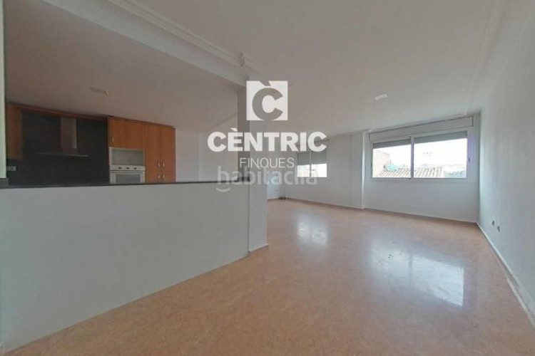 Piso amplio piso reformado con 4 habitaciones y ascensor ideal para familias o inversores! en Terrassa