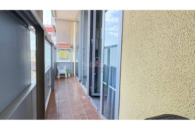 Piso  en venta con balcón a pie de comedor, parking y trastero, listo para entrar a vivir! en Terrassa