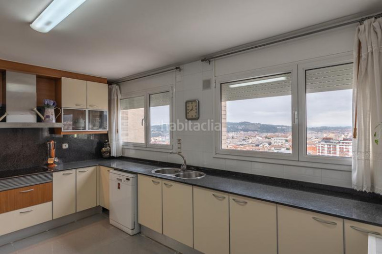 Ático  dúplex con terrazas y vistas panorámicas a un paso del centro , plaza de parking incluida en Terrassa