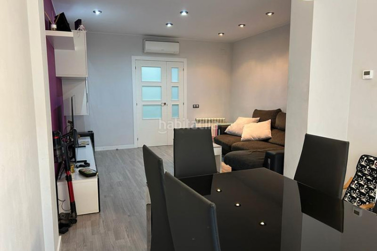 Piso zona grípia. piso de 3habs + 2 lav. + 2 balcones+ pk en Terrassa