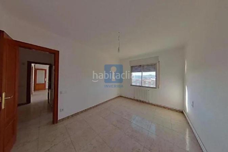 Piso inmueble ilegalmente okupado situado en la calle europa 4, esc. c, 52, , barcelona en Terrassa