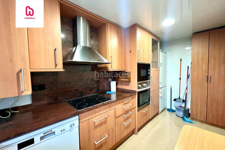 Piso  de 3 habitaciones con 2 balcones y vistas al parque sant jordi en Terrassa