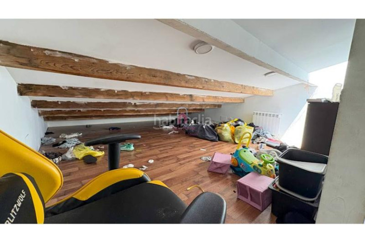 Casa pareada casa en en venta ca naurell de 210m construidos con salida a patio, dos terrazas y garaje. en Terrassa