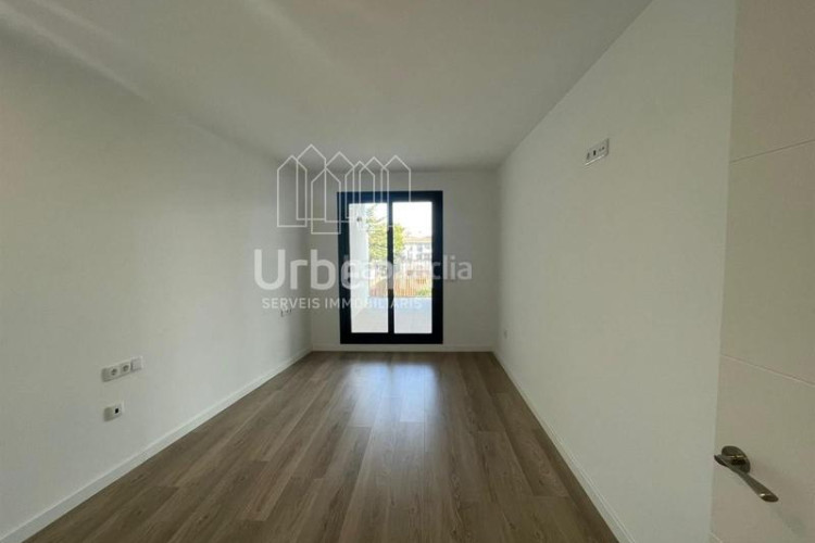 Dúplex duplex tercera planta, 4 habitaciones y con terrazas en Terrassa