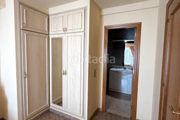 Dúplex atico-duplex de 4 habitaciones + estudio, 2 terrazas y parking en Terrassa
