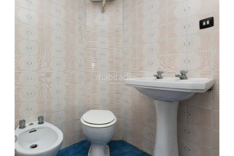 Casa Roc Blanc casa okupada en Roc Blanc Terrassa