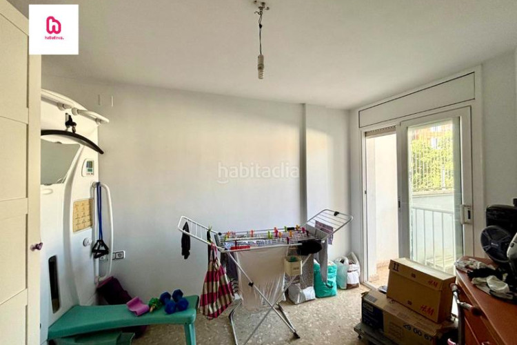 Piso  5 habitaciones con terraza balcón y lavadero para entrar a vivir en Terrassa