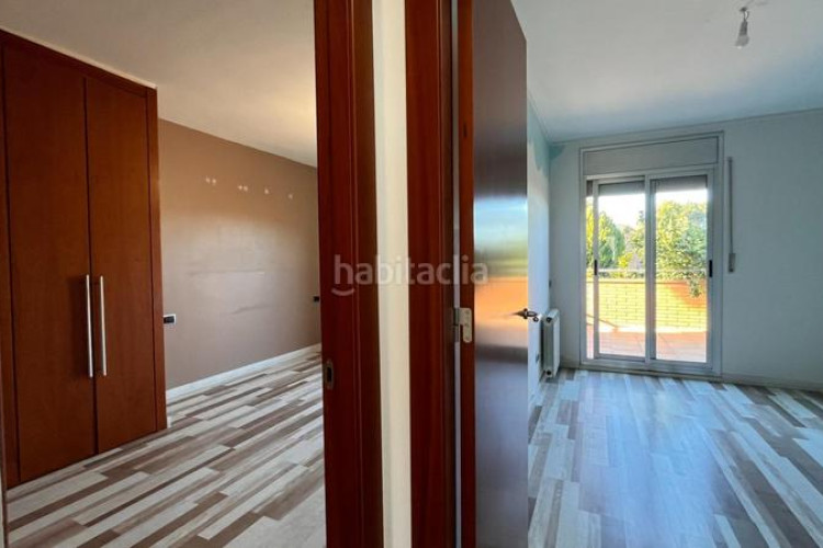 Chalet casa con piscina y vistas en zona residencial en Terrassa