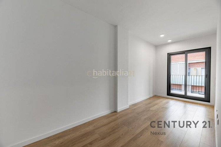 Apartamento en carrer de pere fizes ático dúplex con distribución invertida, suite, terrazas y acabados premium en Terrassa