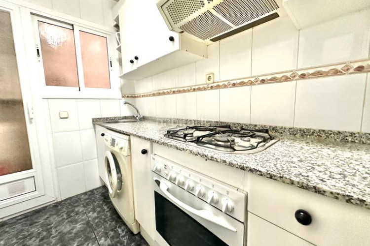 Piso  con 4 dormitorios y balcón en Sant Pere Nord Terrassa