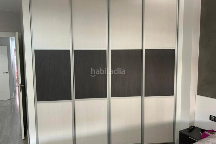 Piso zona grípia. piso de 3habs + 2 lav. + 2 balcones+ pk en Terrassa