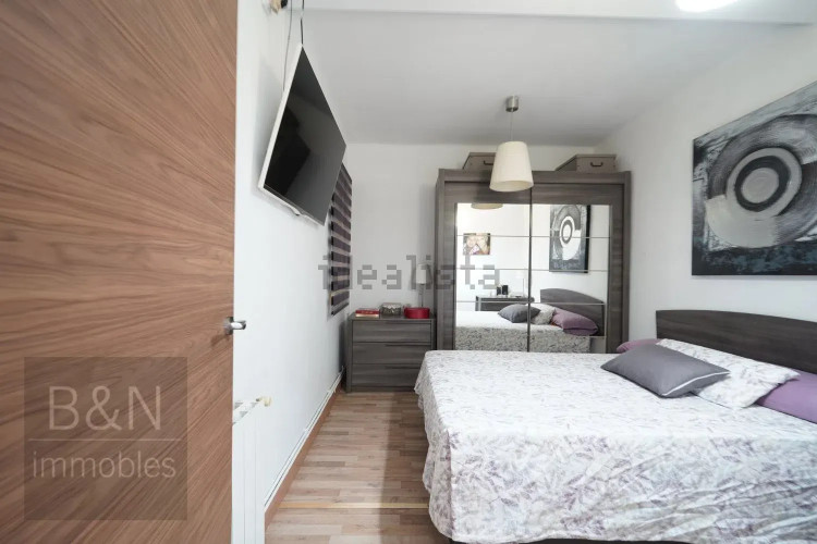 EN EL CENTRO DE TERRASSA CON TERRAZA DE 20 m² Y A UN PASO DEL PARC VALLPARADÍS