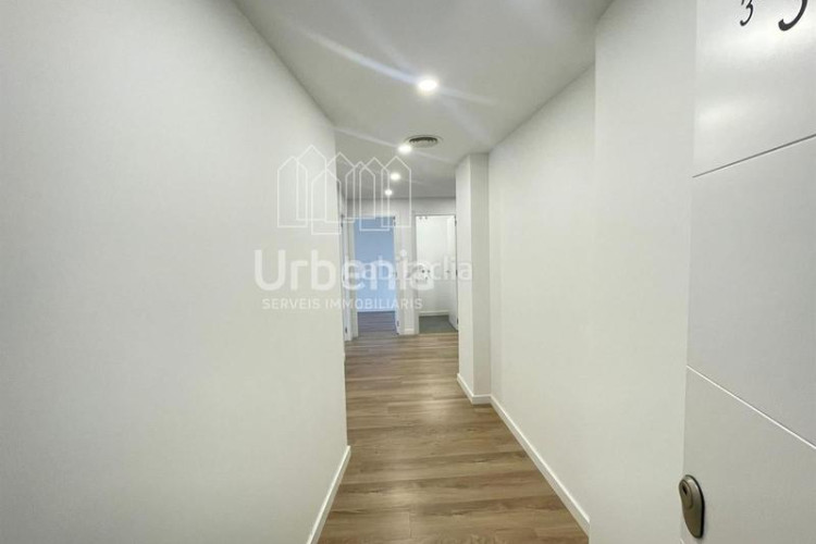 Dúplex duplex tercera planta, 4 habitaciones y con terrazas en Terrassa
