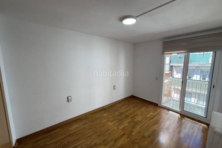Piso gran piso en can aurell , 4 habitaciones y parking incluido en Terrassa