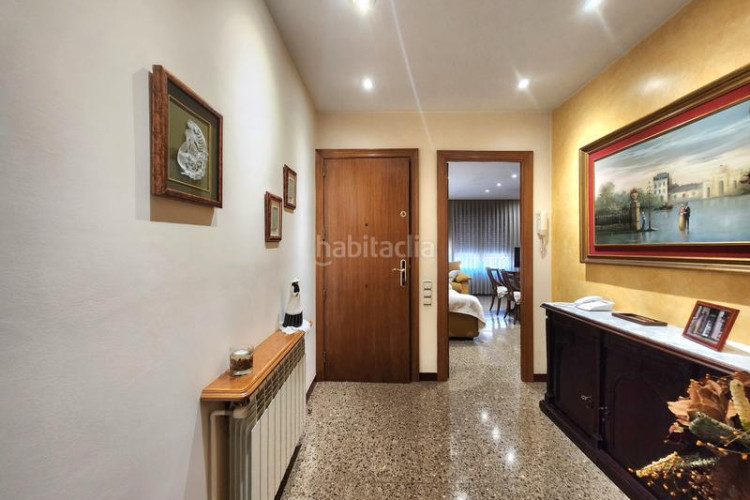 Casa adosada garaje, patio y terraza en La Cogullada Terrassa