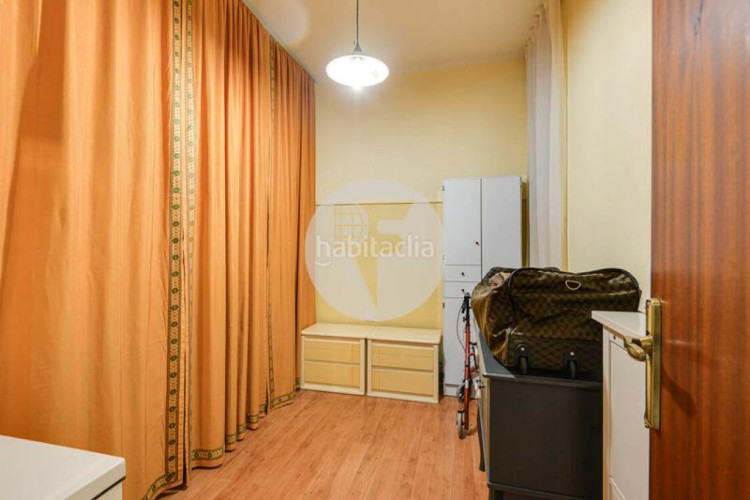 Casa exclusiva casa de tres plantas y un estudio a tan solo 5 minutos del centro en Terrassa