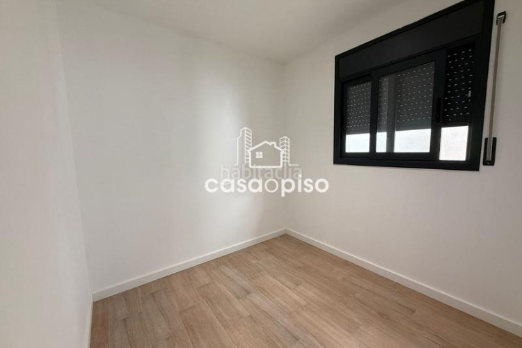 Casa adosada  en ca naurell, 3 dormitorios y 2 baños. buen estado, orientada al sur. perfecta para disfrutar de un hogar acogedor. en Terrassa