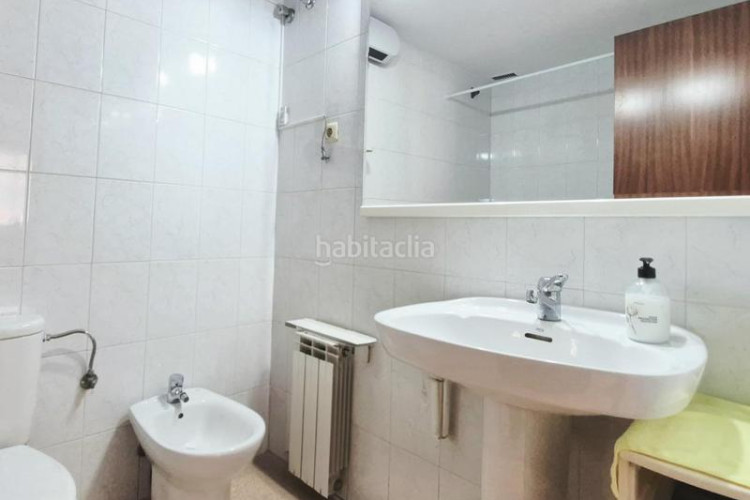 Piso pis de 4 hab amb parquing i espectacular de traster 25 m2 a la gripia en Terrassa