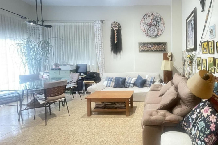 Plau00E7a del Mestre Serrat, Sant Pere