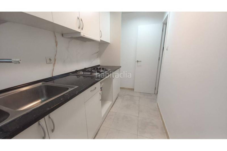 Piso  en la calle olot en Les Arenes - La Grípia - Can Montllor Terrassa
