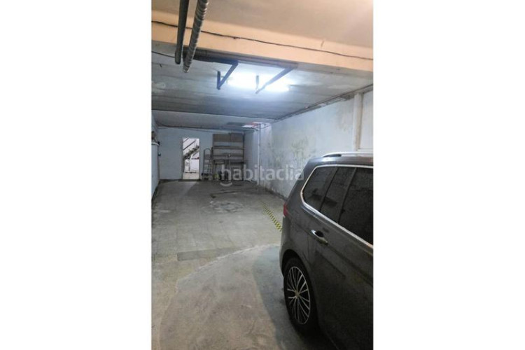 Piso oportunidad piso tipo casa gran garaje y terraza en Terrassa