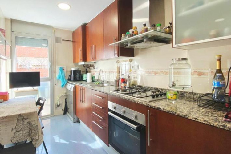 Planta baja piso de en Segle XX con pk actualmente alquilado en Terrassa