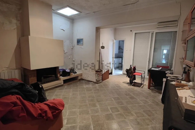 Venta Casa Adosada a Reformar con muchas posibilidades.