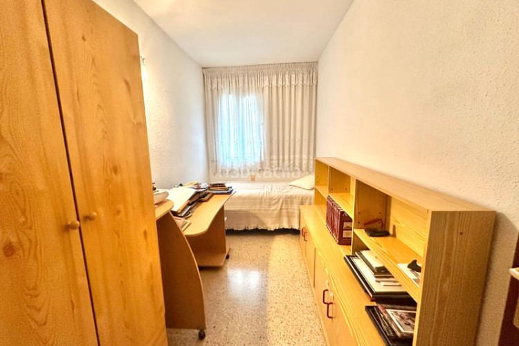 Piso  con 4 dormitorios y balcón en Sant Pere Nord Terrassa