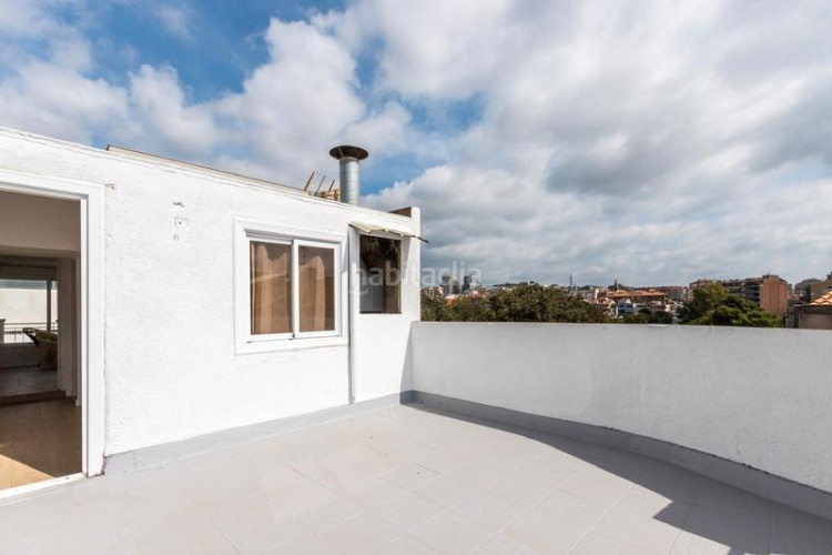 Dúplex vivienda tipo dúplex de 4 habs. con terraza. zona Segle XX. en Terrassa