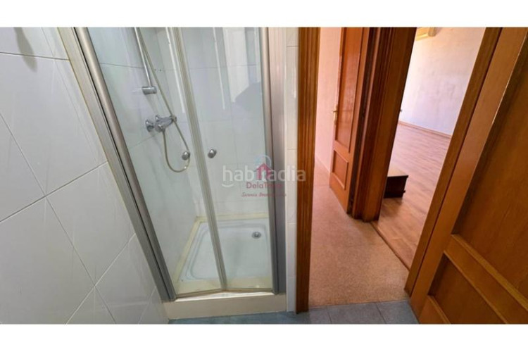 Ático  en venta tocando avda. jaume 1 de 105m construidos con salida a terraza de 18m a pie de comedor. en Terrassa