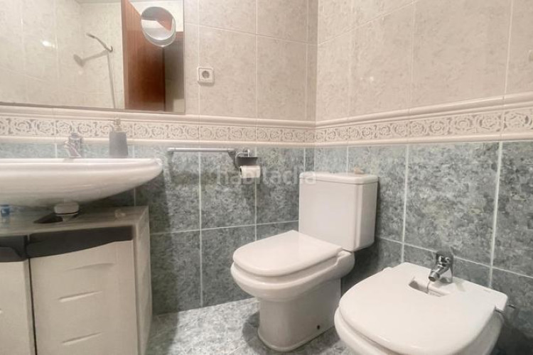 Piso zona de sant pere. piso de 3habs. + 2lav. + balcón + trastero + piscina comunitaria en Terrassa