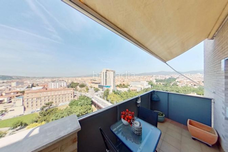 Dúplex en carrer de miquel vives 5 exclusivo duplex: salón-comedor, cocina, 4 habitaciones, 3 baños, terraza, pk y trastero en Terrassa