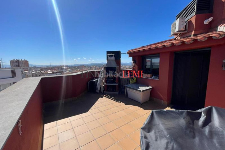 Piso dúplex de lujo con ascensor, terraza y acabados premium en Terrassa
